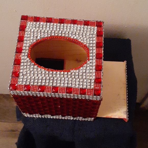 Hand Crafted tisue box holder - Picture 3 of 3